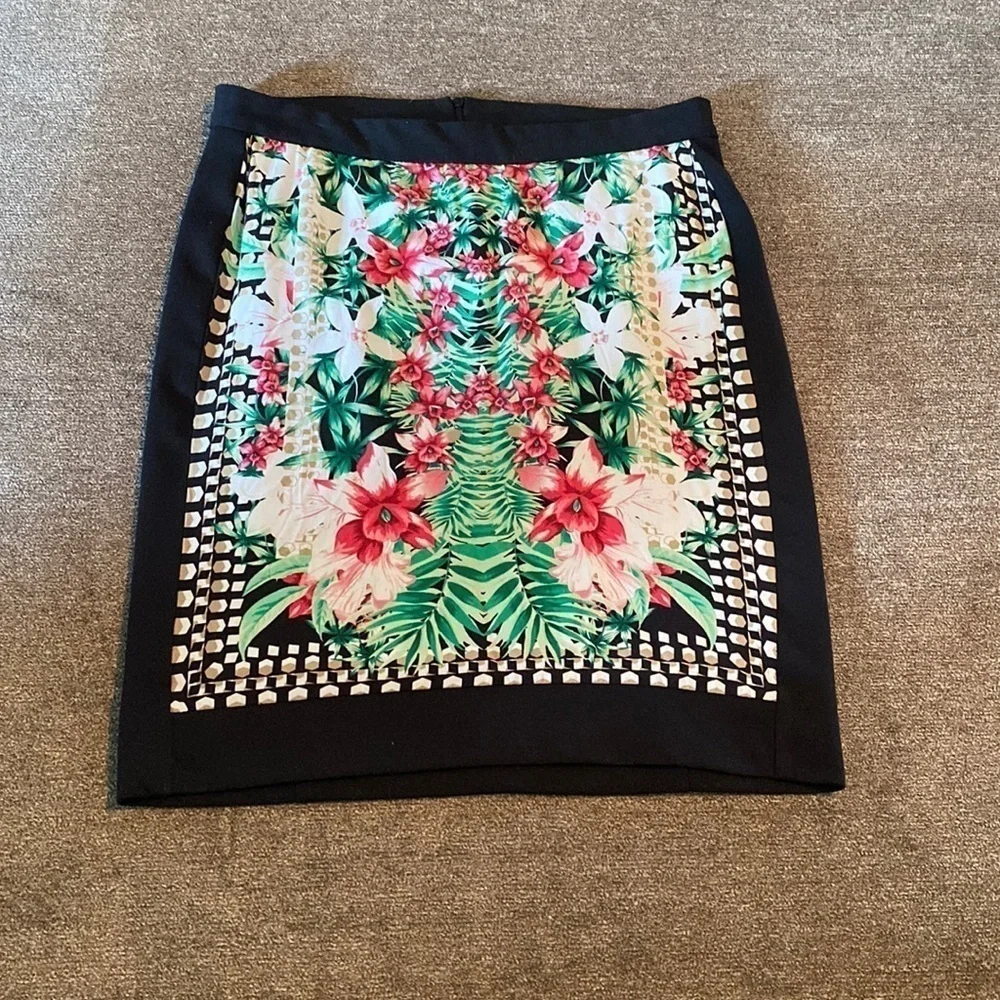 𝅺alfani womens floral skirt; size 10